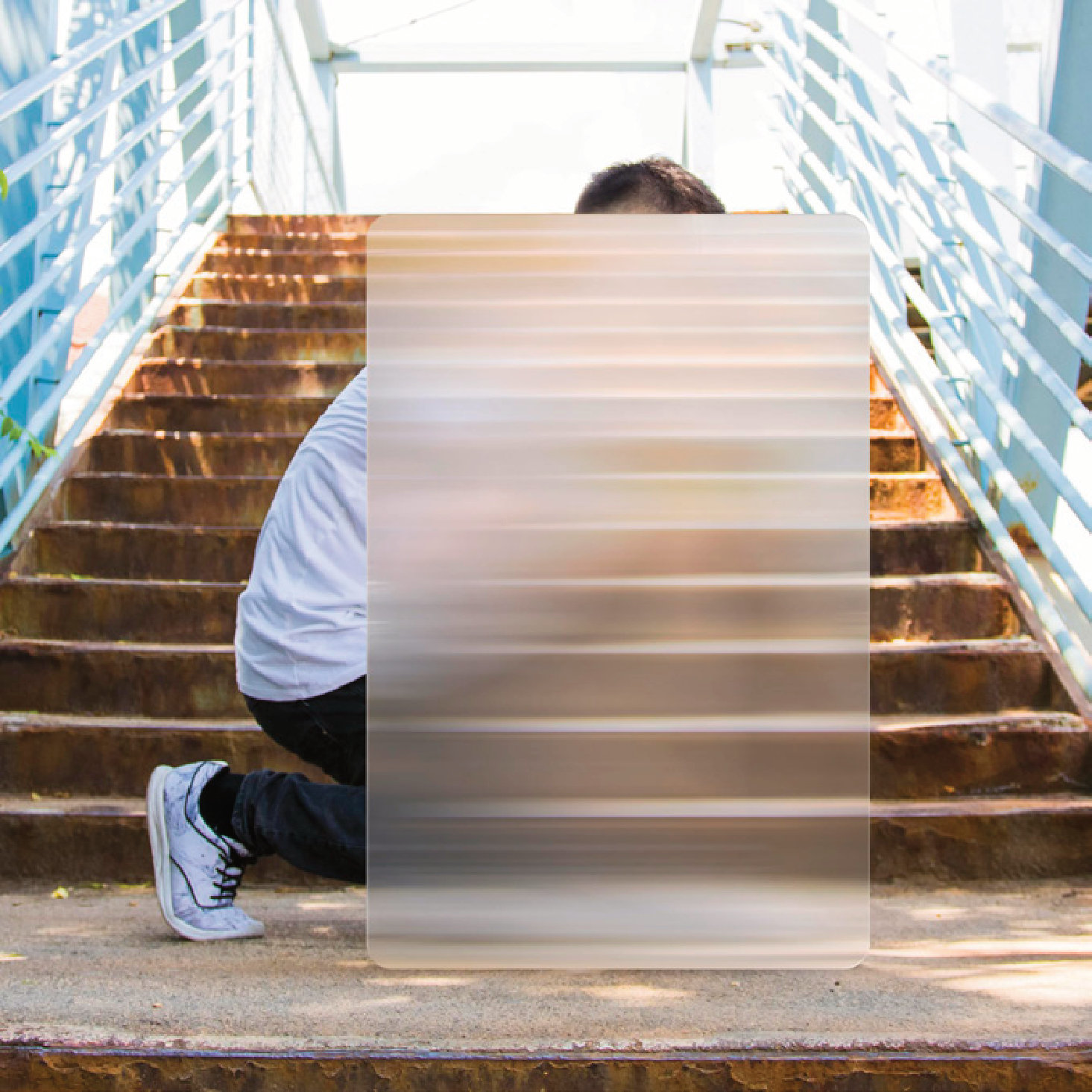 Physical test of a lenticular pane diffusing a person on a staircase