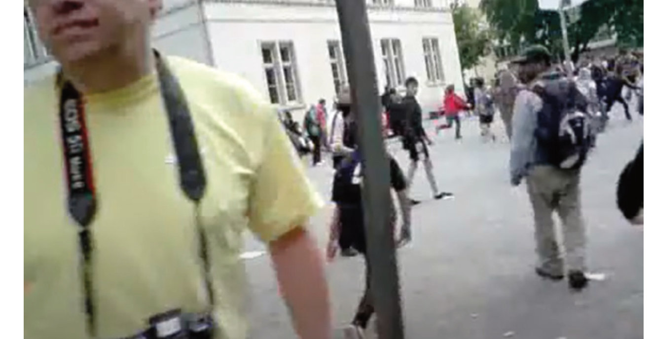 Passers-by on the Kanzleiareal